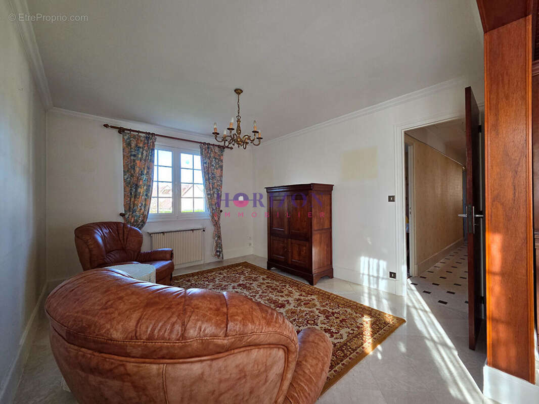 Maison à LA CHAPELLE-EN-SERVAL
