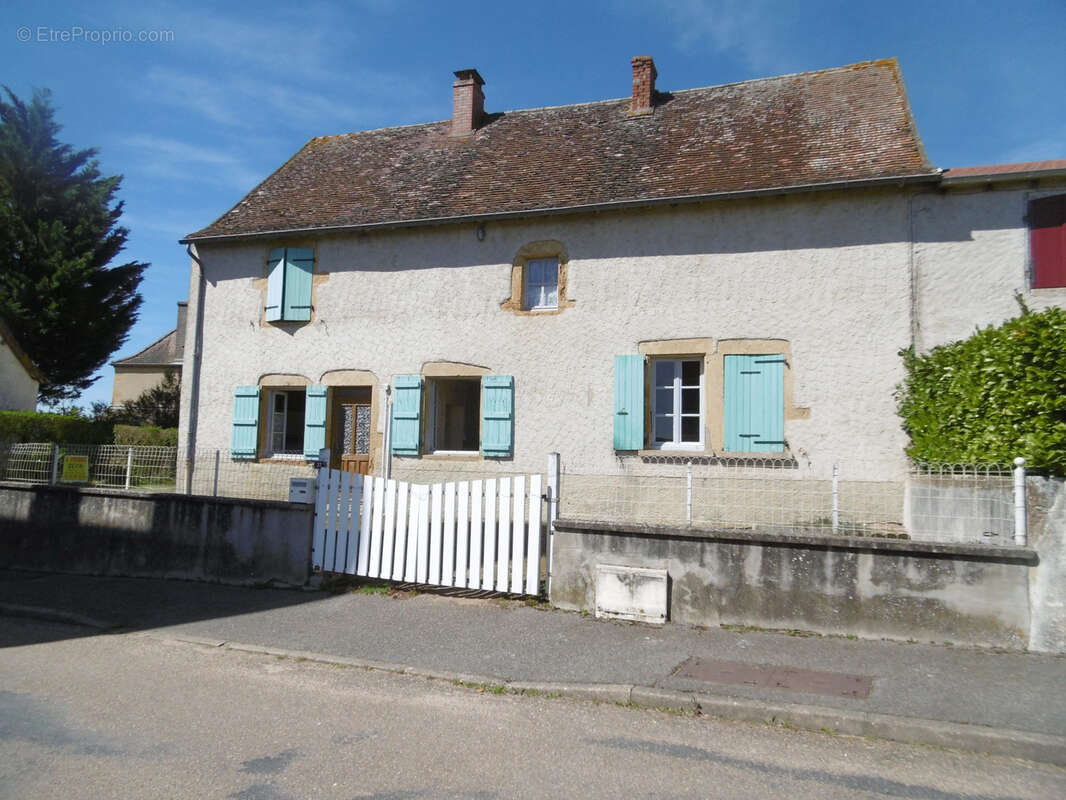 Maison à MONTCEAUX-L'ETOILE