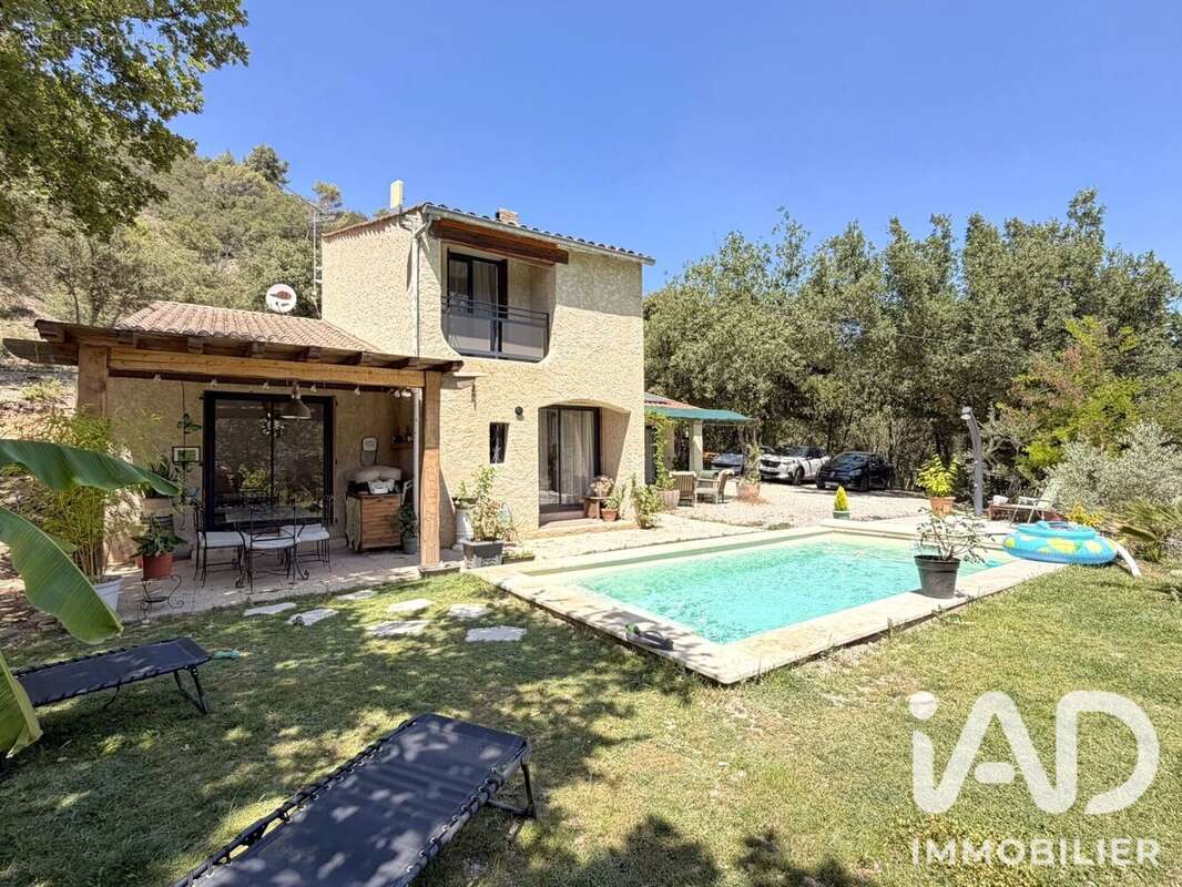 Photo 3 - Maison à LE CASTELLET