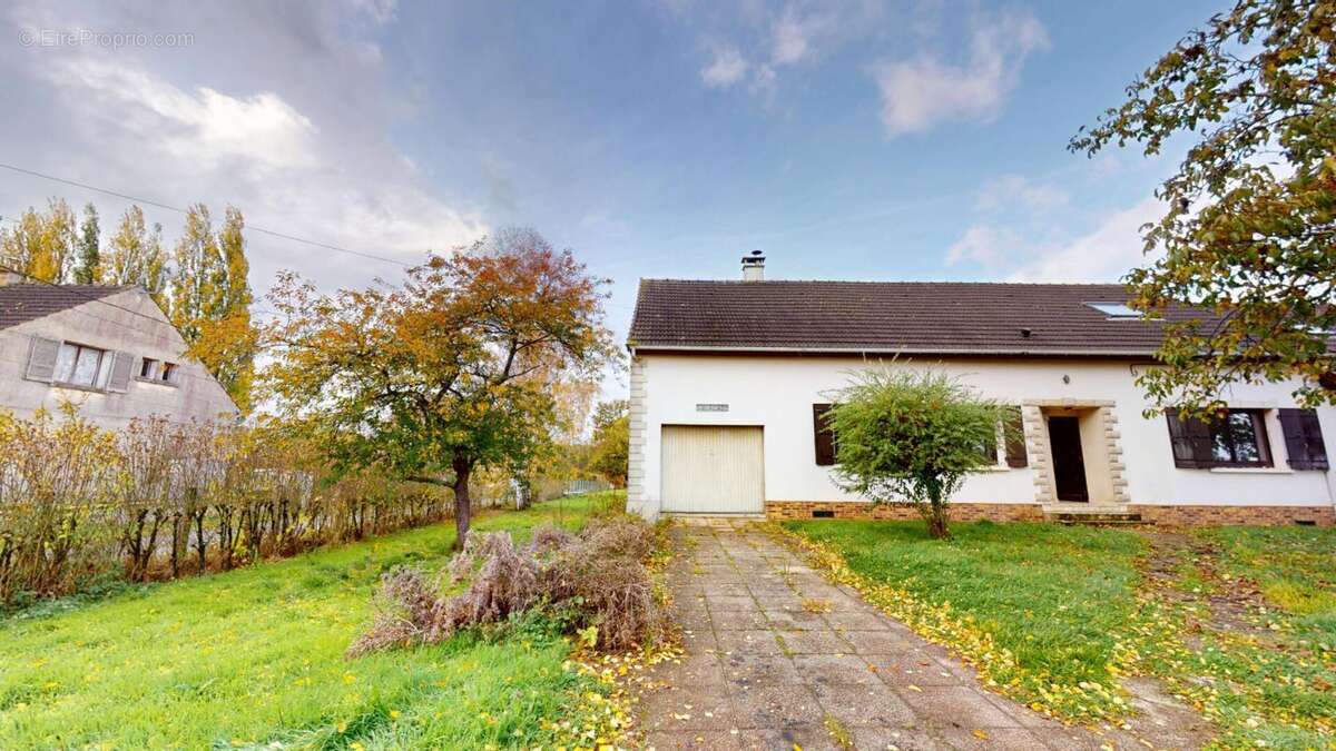 Maison à JOUY-LE-CHATEL