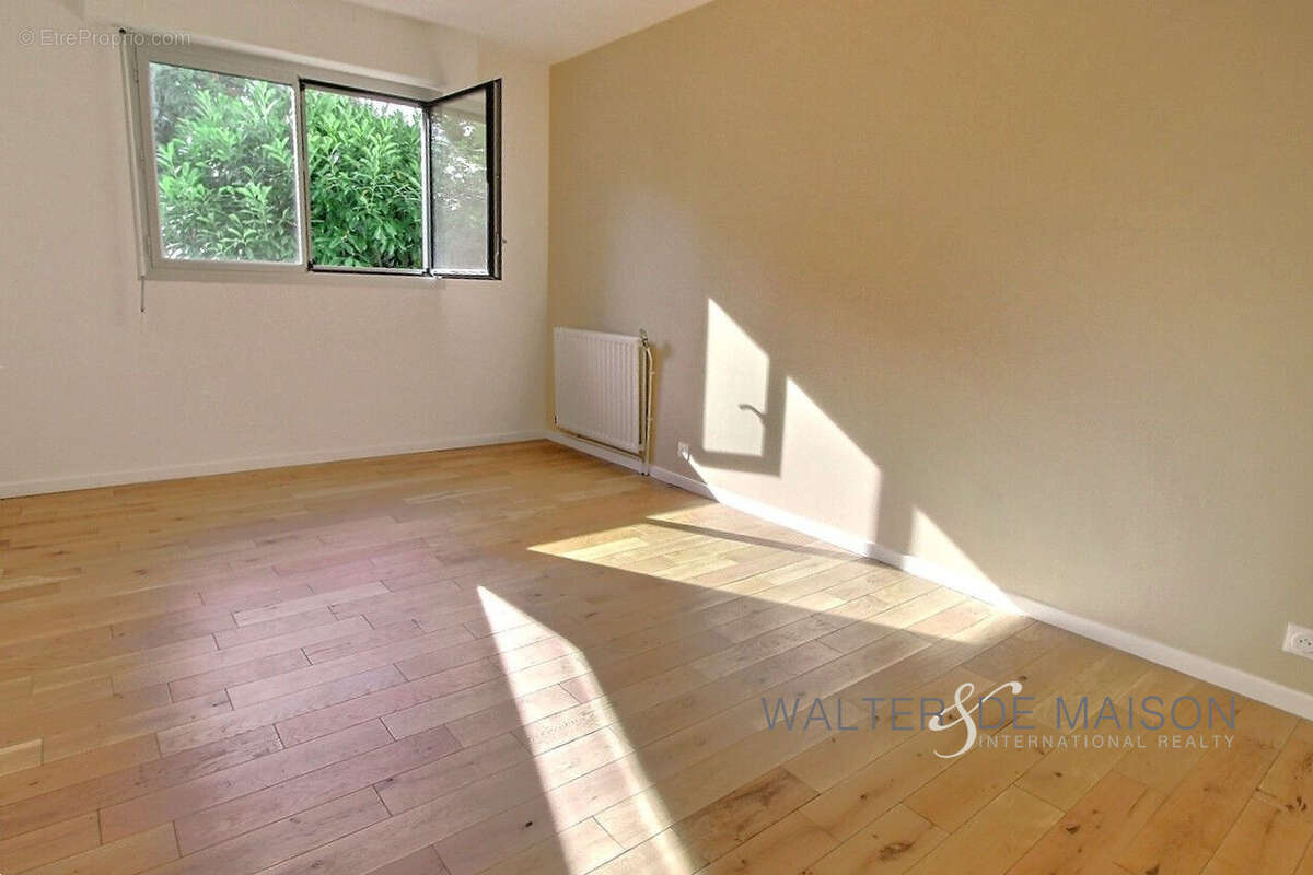 Appartement à VILLE-D&#039;AVRAY