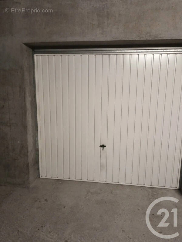 Parking à LYON-8E