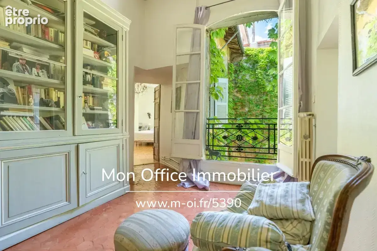Référence : 6803-NFI. - Appartement bourgeois 4 pièces, secteur Palais - photo 6
