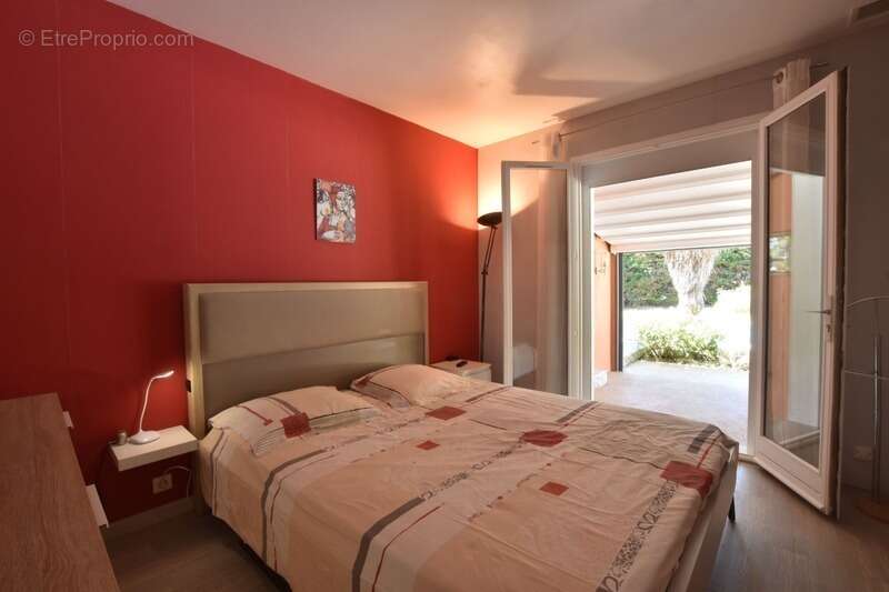 Maison de plain-pied avec grand jardin et piscine - photo 7