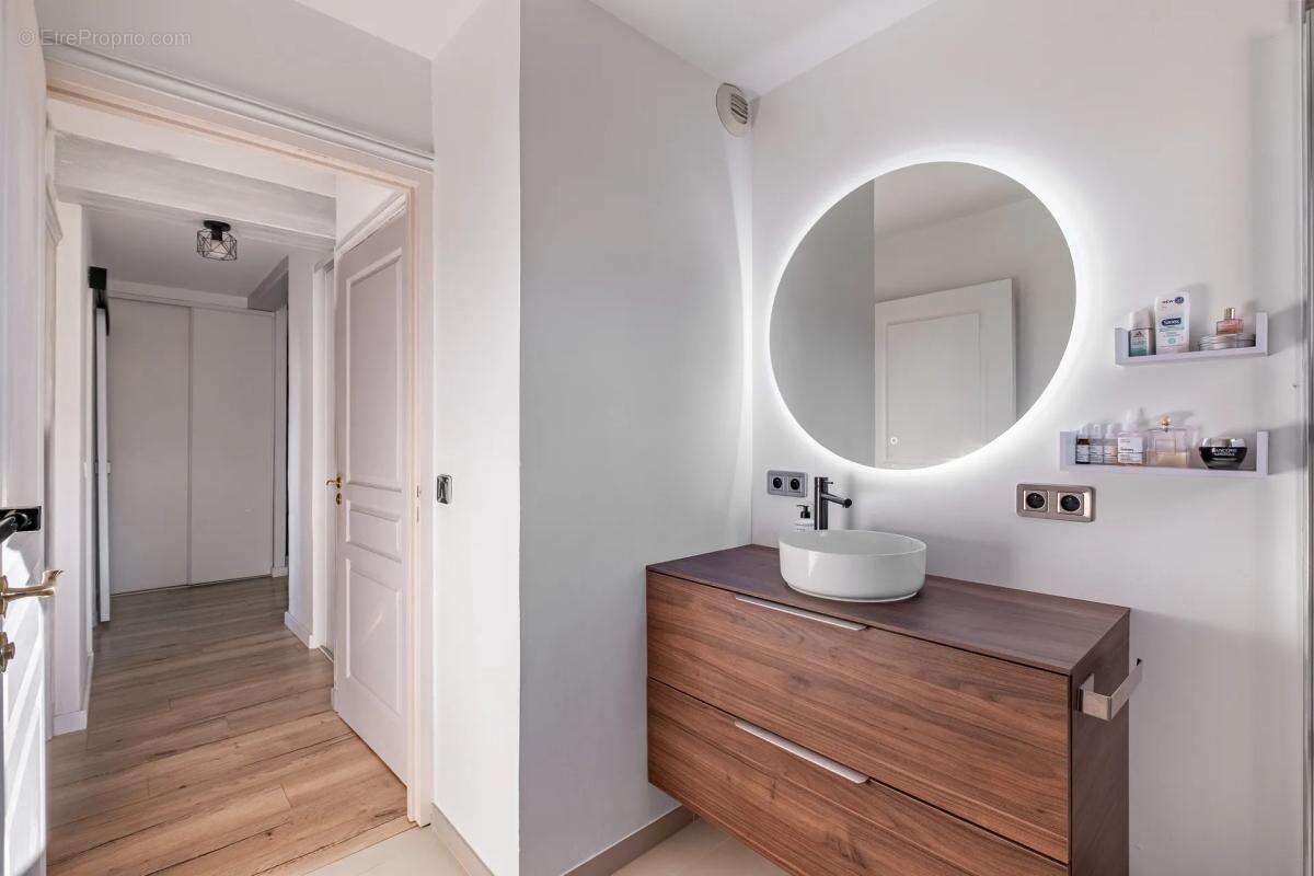 Appartement à COGOLIN