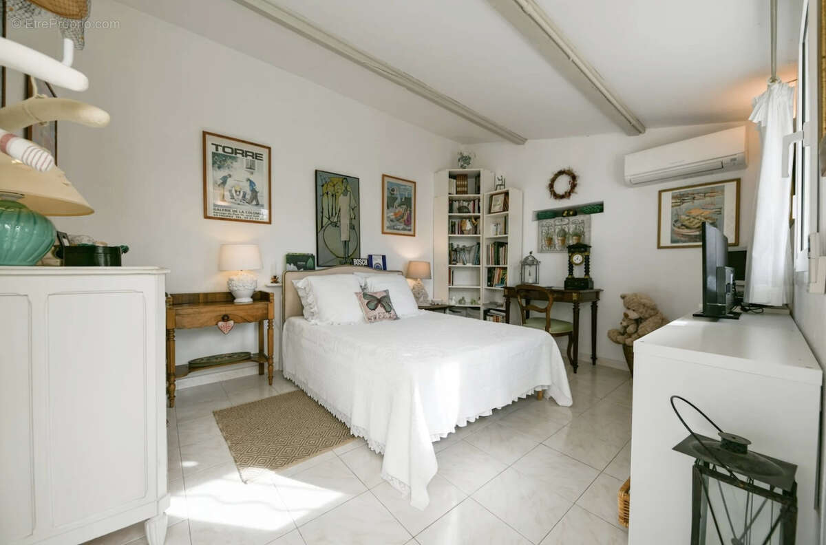 Charmante maison avec terrain arboré et piscine  à Uzès. - photo 17