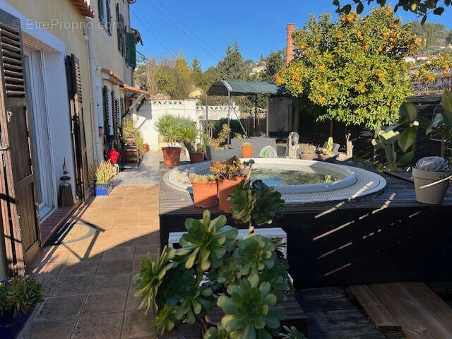 Maison à VALLAURIS
