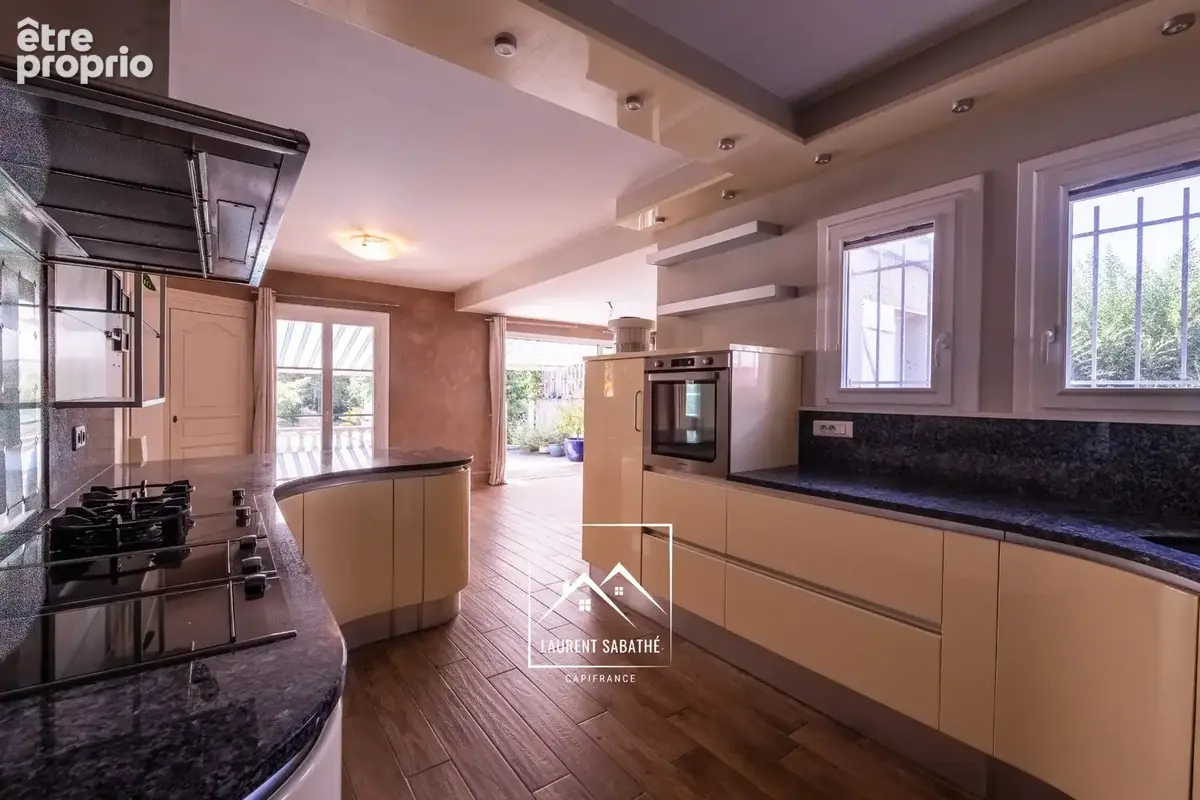 PAU (64) –  À VENDRE - Maison familiale de 213 m² - 5 chambres, bureau et piscine - photo 9