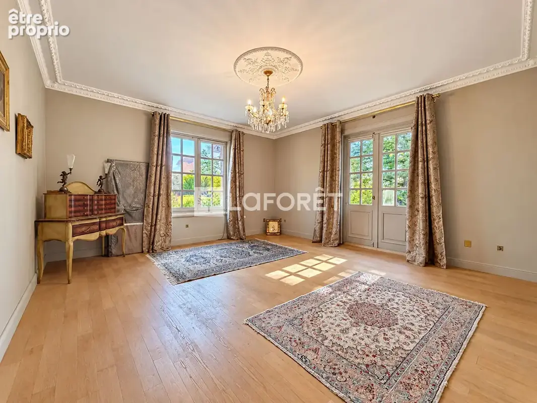Maison de caractère - terrain  arboré et clôturé de + de 2 500 m² - photo 6
