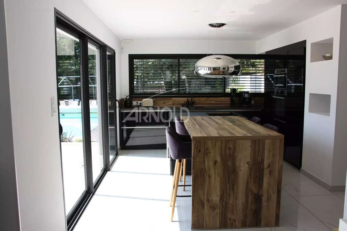 Villa  contemporaine  de  standing  avec  piscine - photo 3