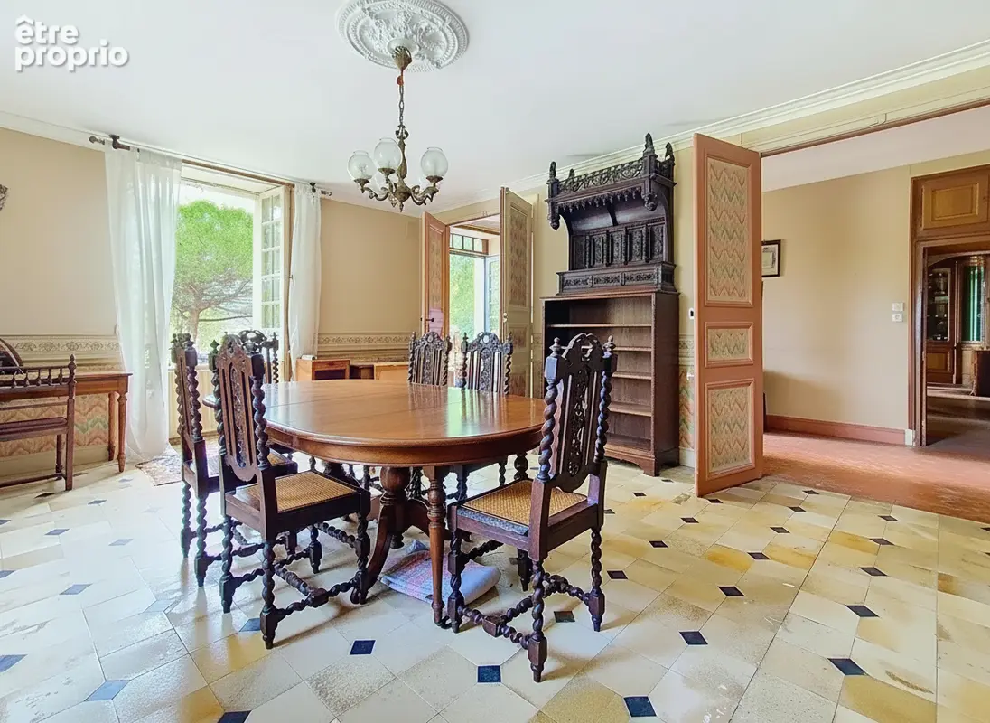 Maison de maître et dépendances au coeur d'un domaine de près de 4 hectares - photo 4