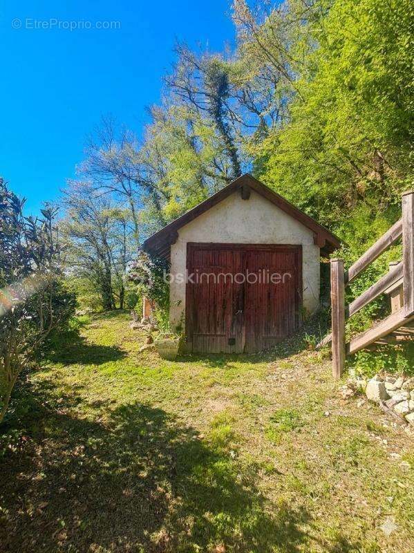 L’Âme de la Bastide : Demeure Historique du XVIIe Siècle contre le Rocher  4 Pièces  3 Chambres  Jardin de 455 m²  Garage indépe - photo 16