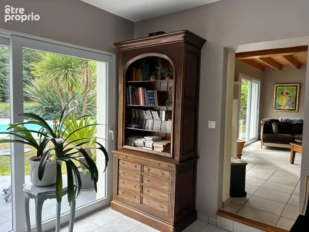 Propriété Familiale de 235 m² -4 chambres -Piscine-Dépendance-Terrain1700M² - photo 6