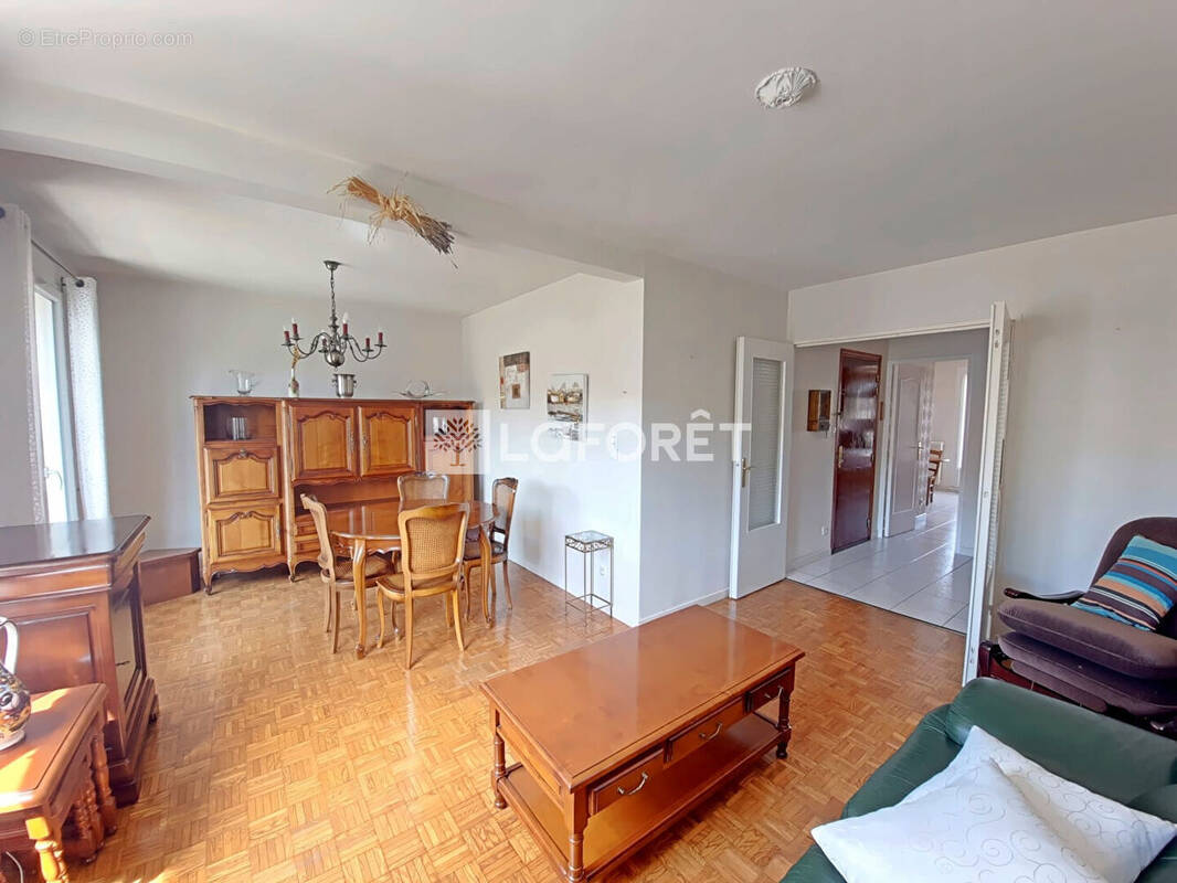 Appartement à ROCHE-LA-MOLIERE
