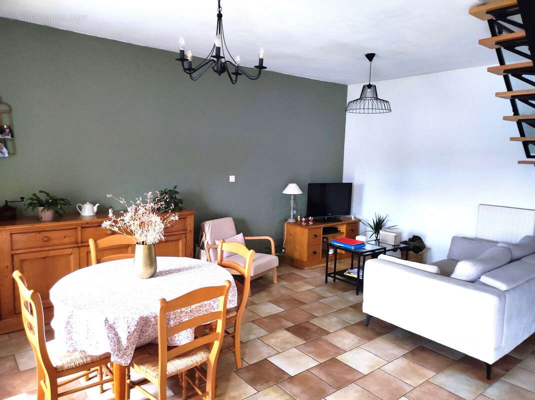 Appartement à SAINT-JUST-MALMONT