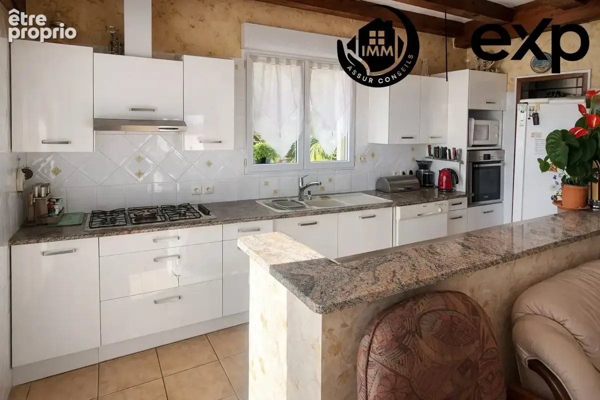 Maison 193 m² à Saint-Laurent-De-Mure  - photo 6