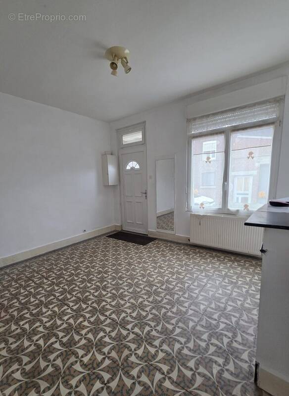 Maison à AULNOYE-AYMERIES