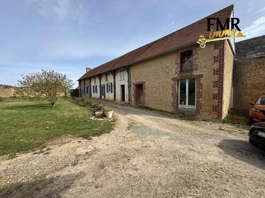 Maison à SAINT-PIERRE-SUR-DIVES