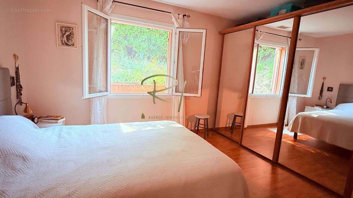 Maison à SAINT-JEAN-DE-MARUEJOLS-ET-AVEJAN