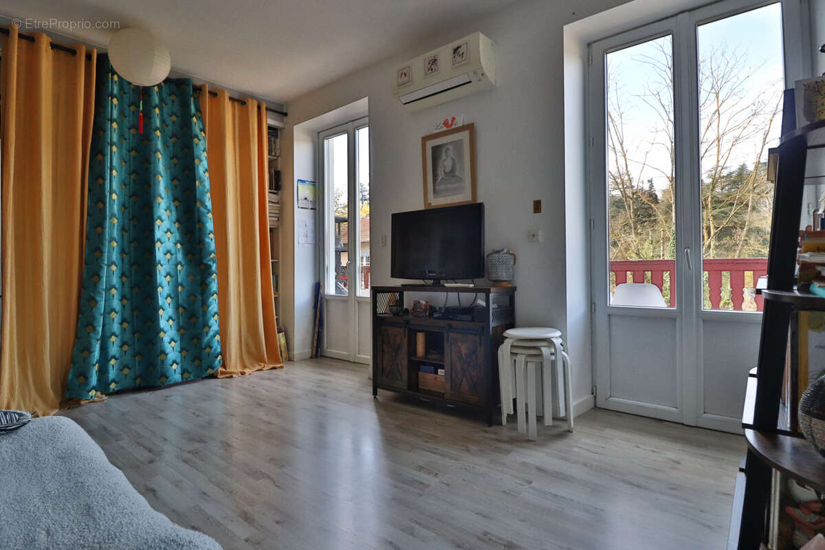 Appartement à CHARBONNIERES-LES-BAINS