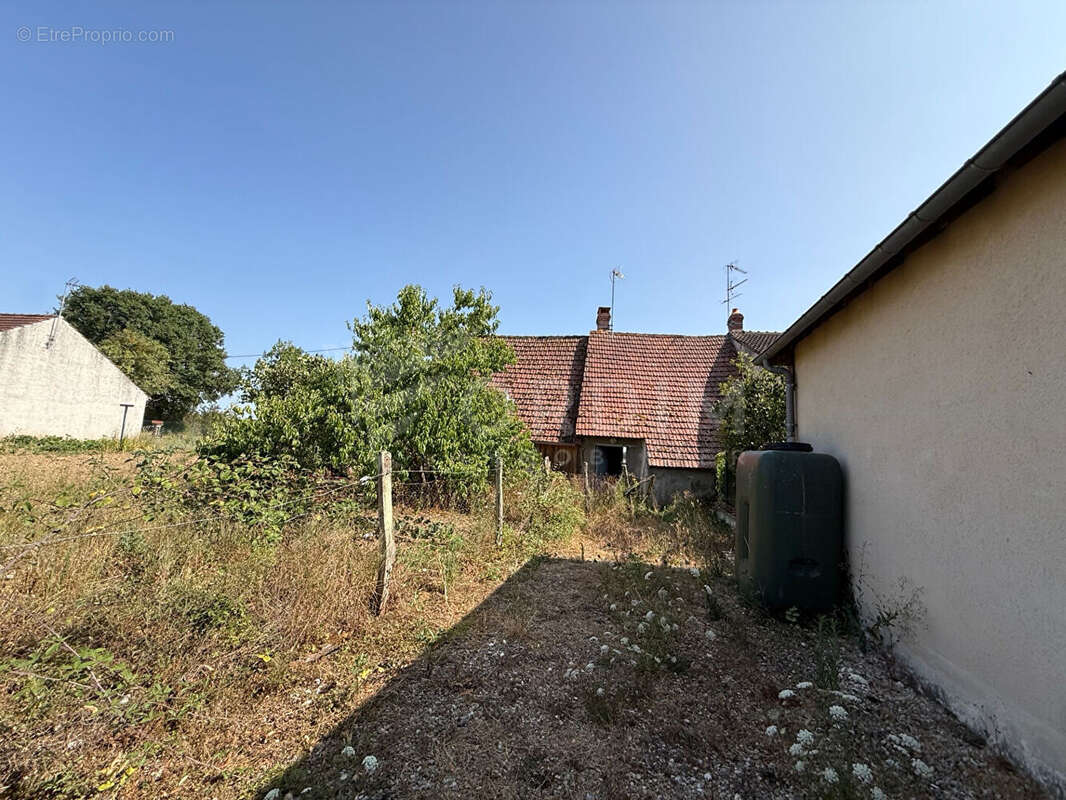 Beaulieu-sur-Loire, charmante maison à rénover avec dépendances - photo 8