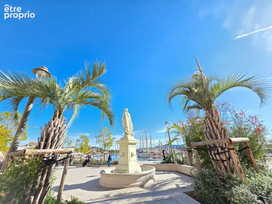 Fonds de commerce de prestige en premier ligne sur le port de sanary-sur-mer - photo 1