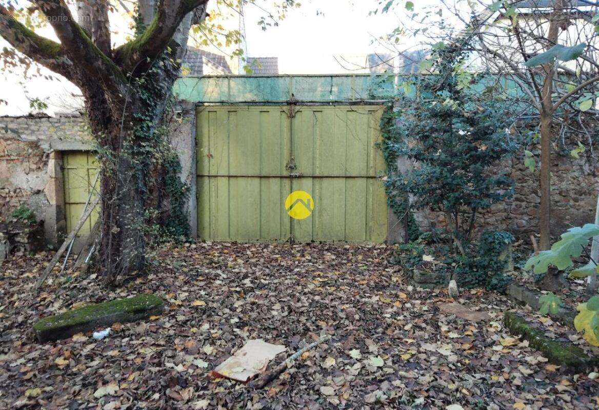 Maison à SAINT-AMAND-MONTROND