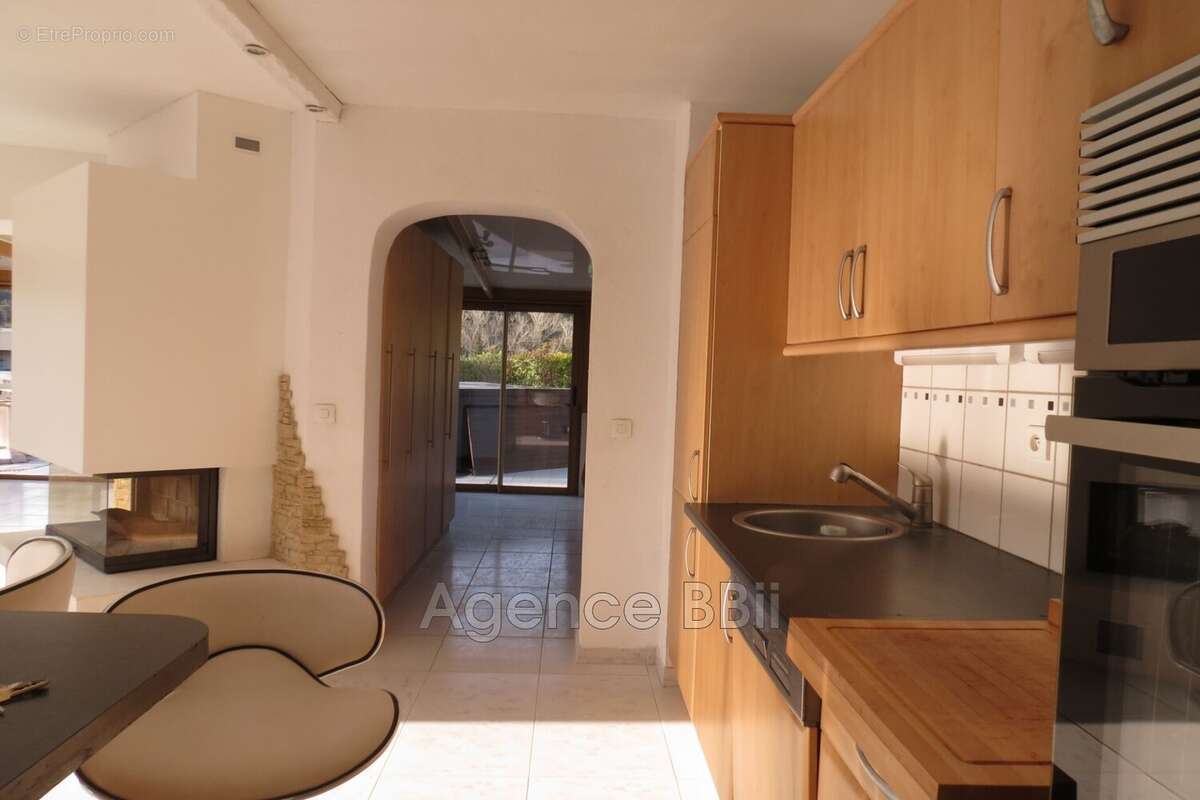 Appartement 90 m² à Mandelieu-La-Napoule  - photo 4