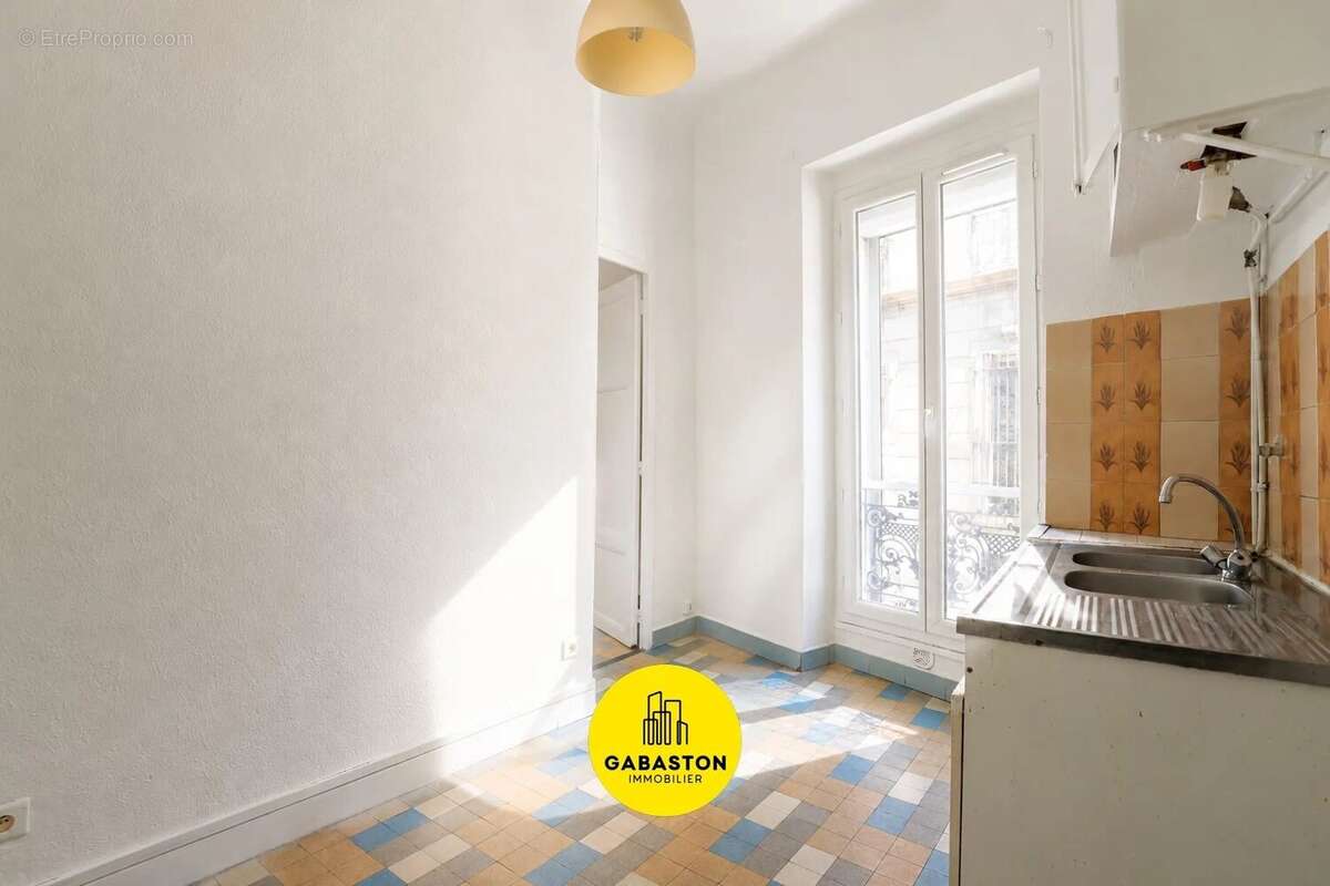 Appartement à MARSEILLE-4E