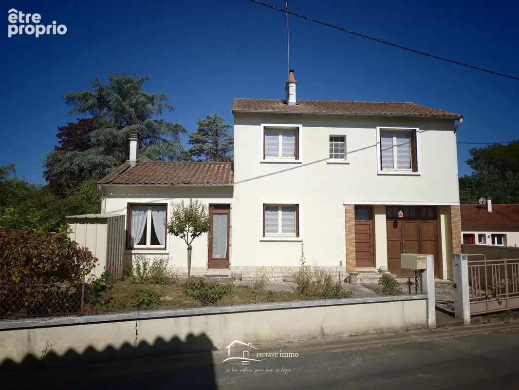 Maison 4 pièces 95 m² · à Lezay · 95 m² · 97 000 €