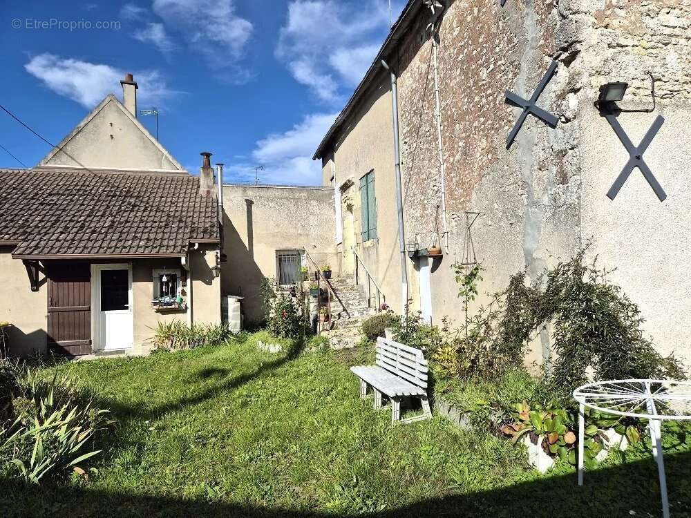 Maison à BEAUNE-LA-ROLANDE