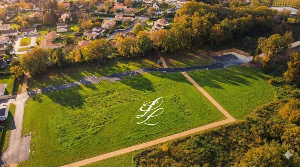 DERNIÈRE CHANCE ! Les 16 derniers terrains à bâtir à Savigny-Lévescault - photo 2