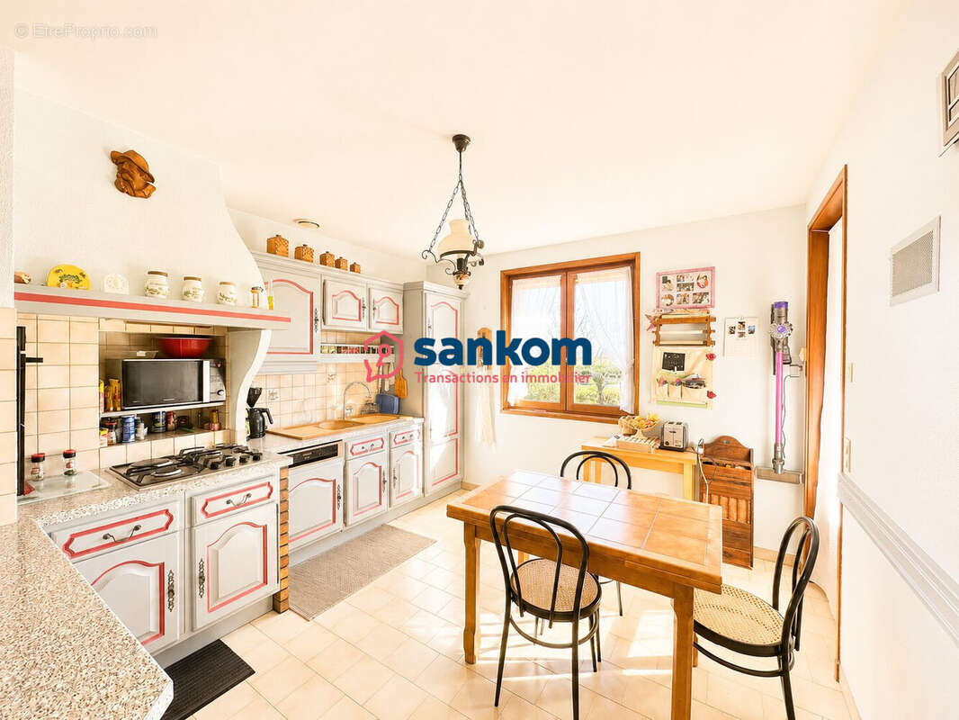Maison 130 m² à Sanssac-L'eglise  - photo 8