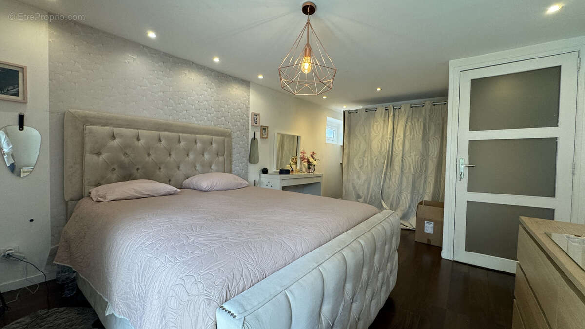 Maison à SAINT-PIERRE-DU-PERRAY