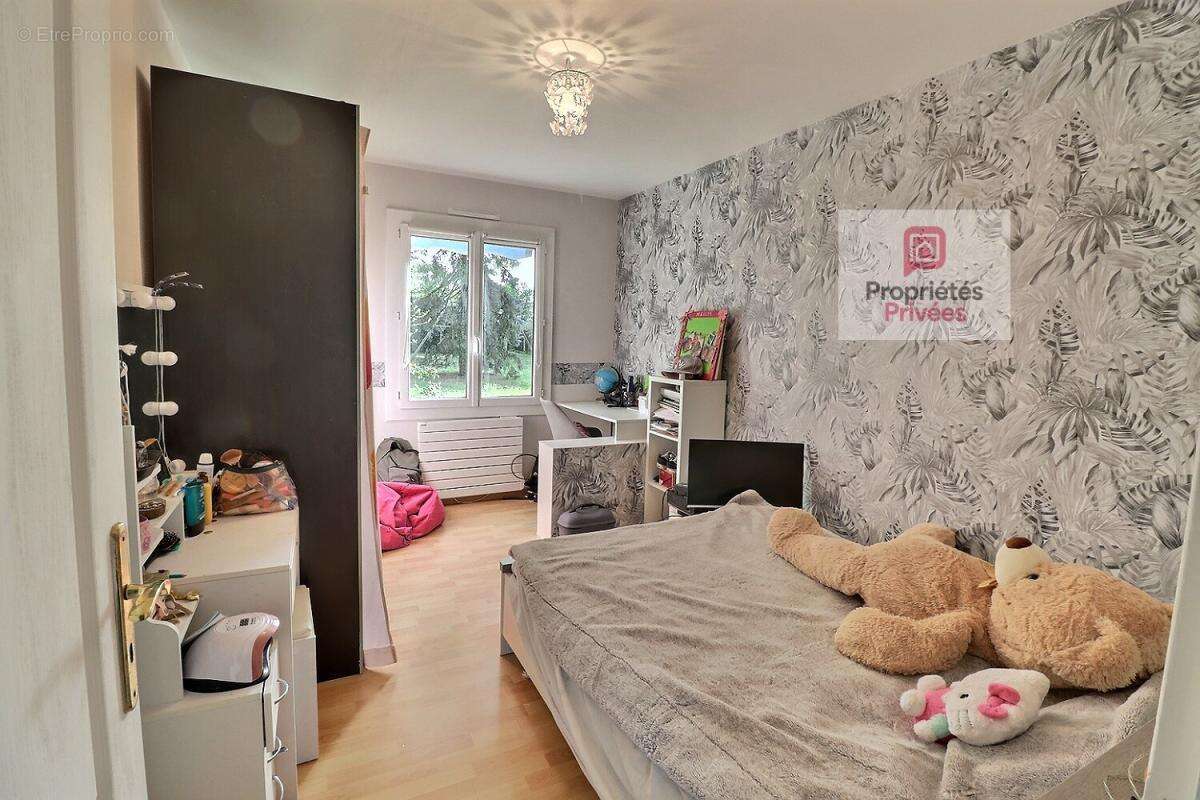 Maison 5 pièces de 106 m2 - 4 chambres - Garage - Terrasse plein sud - 3 places privatives dans la propriété -cabanon de jardin- - photo 10