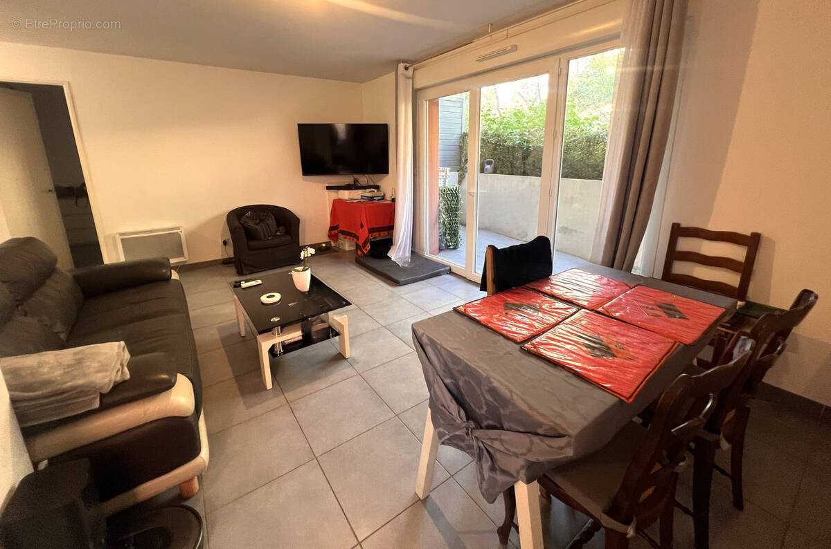 Appartement à CHATEAUNEUF-LE-ROUGE