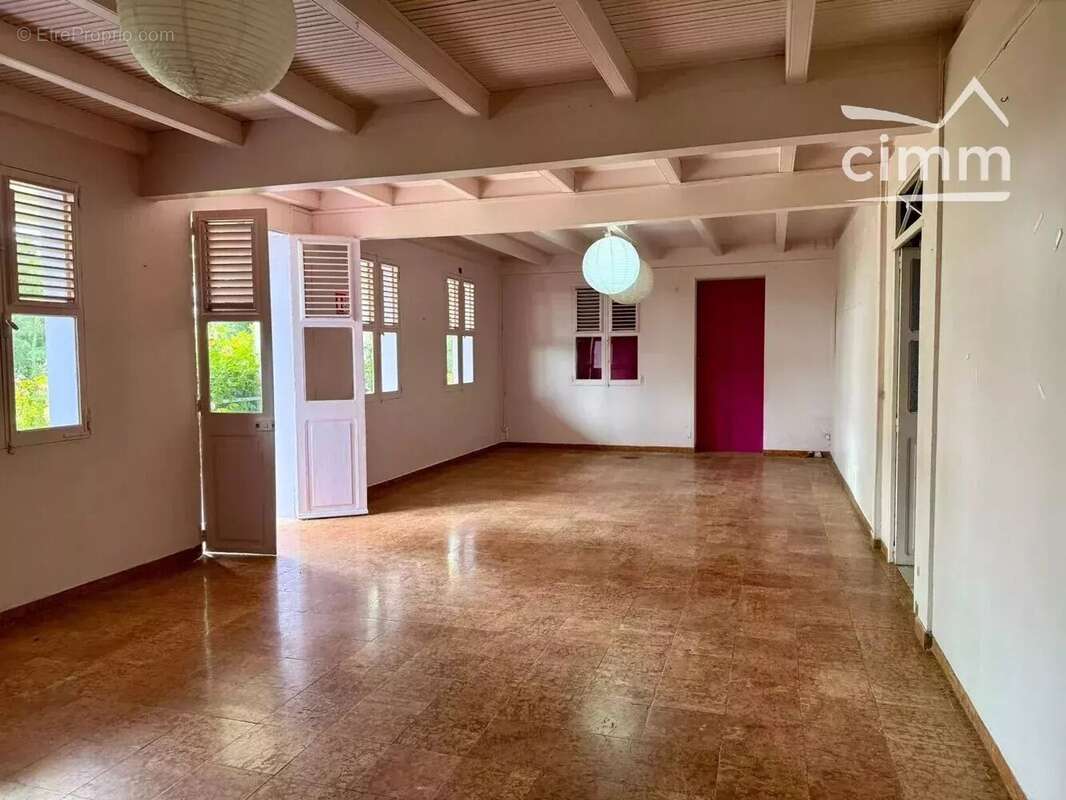 A vendre propriete deux batiments 8 pieces 304,26m² terrain 6595m² - photo 16