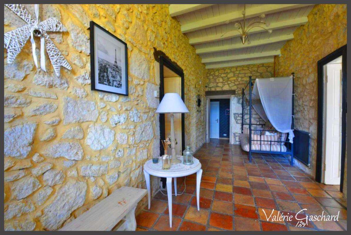 Montcaret – Belle maison en pierre de 250 m² en pleine campagne – Idéale projet familial ou activité touristique ou de bien être - photo 3
