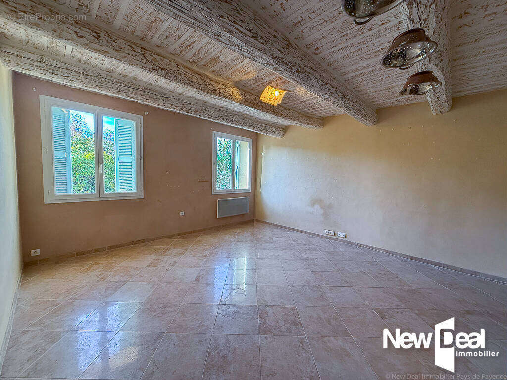 Appartement à MONTAUROUX