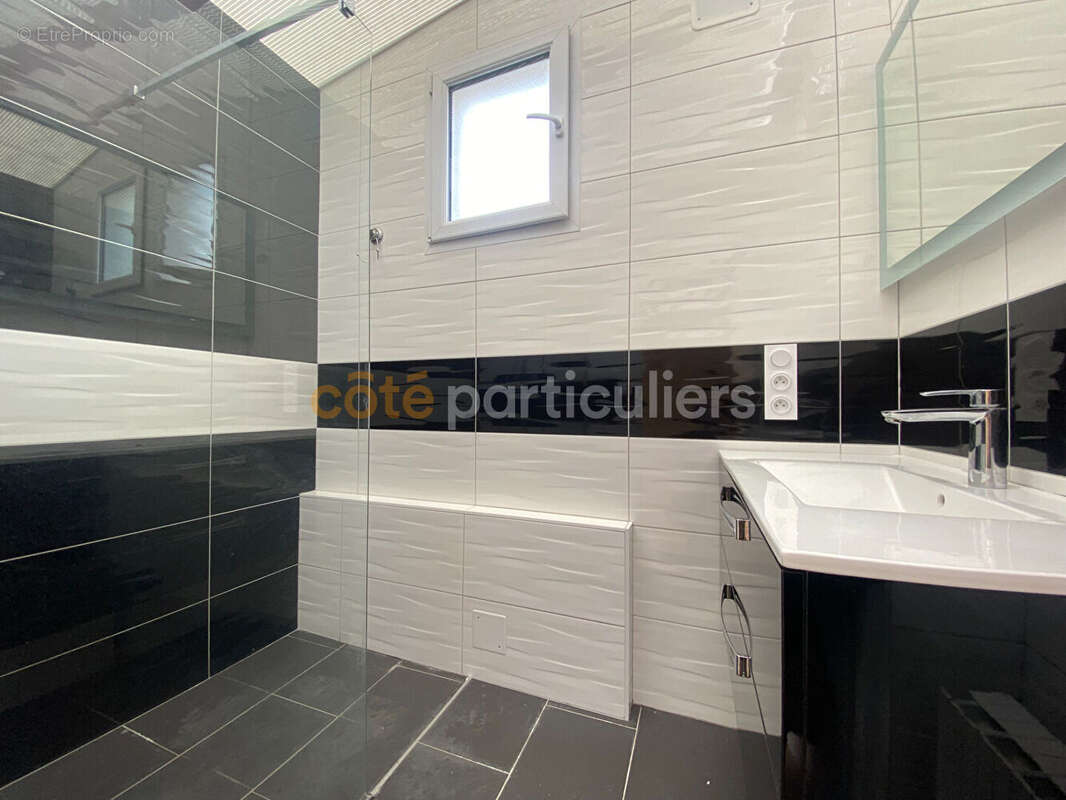 Maison familiale de 210 m² avec piscine à Saint-Michel-En-L'Herm - photo 17