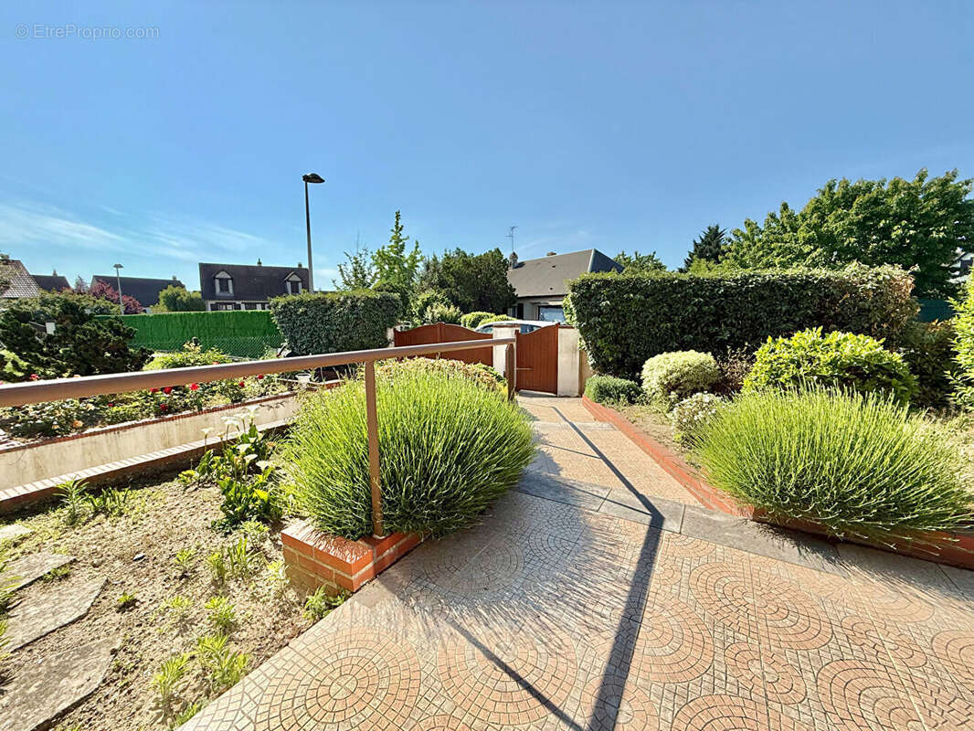 Maison à SAINT-JEAN-DE-BRAYE