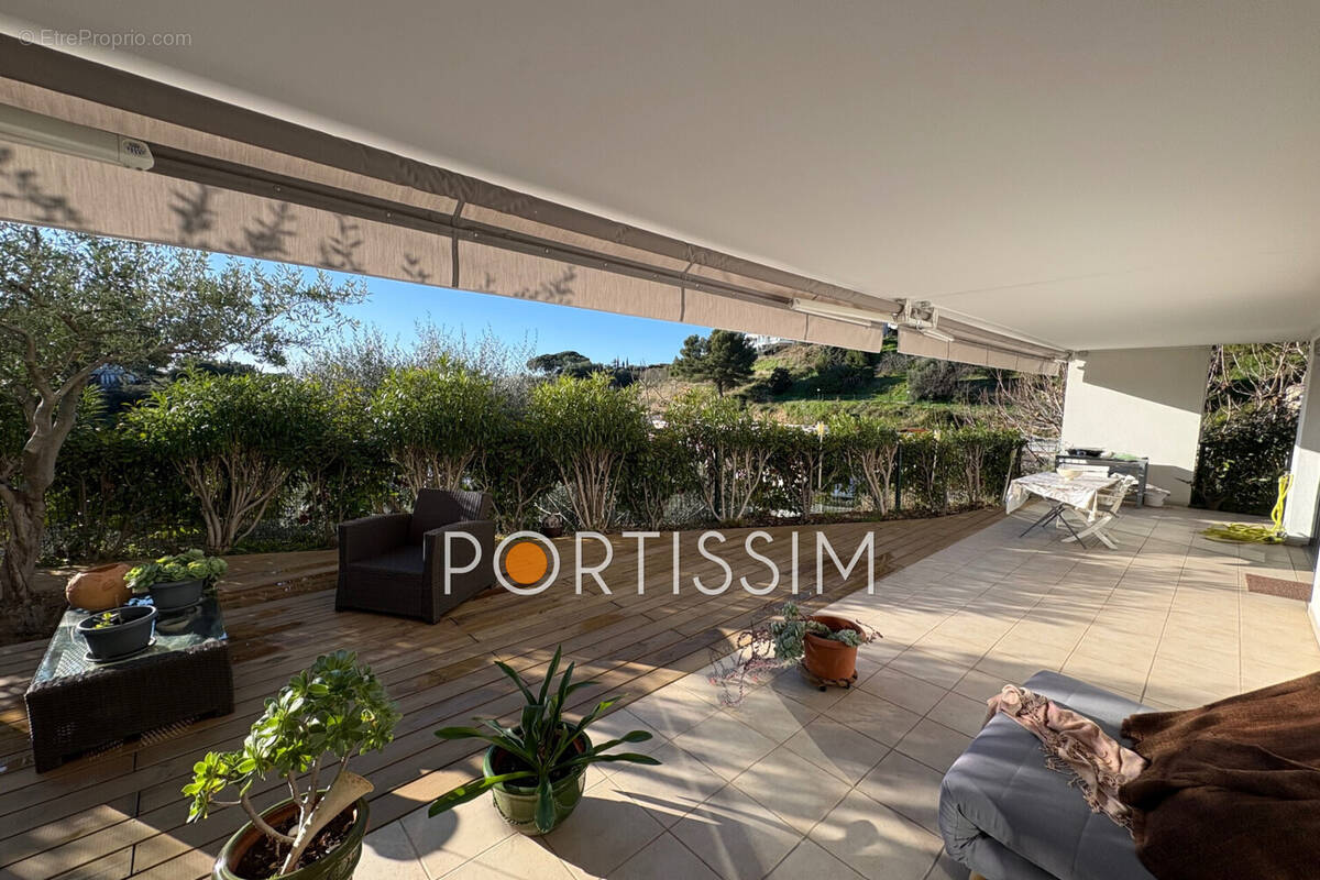 Appartement à SAINT-LAURENT-DU-VAR