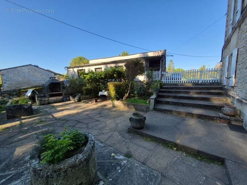 Maison à SAINT-SAVINIEN