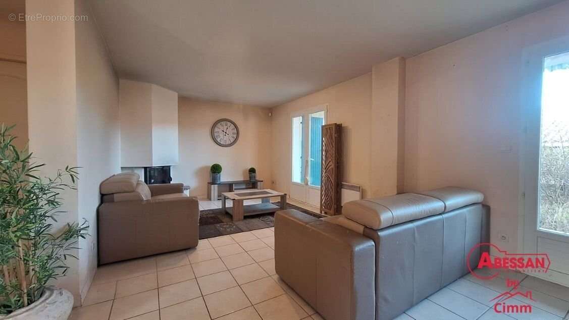 Maison à LEZAN