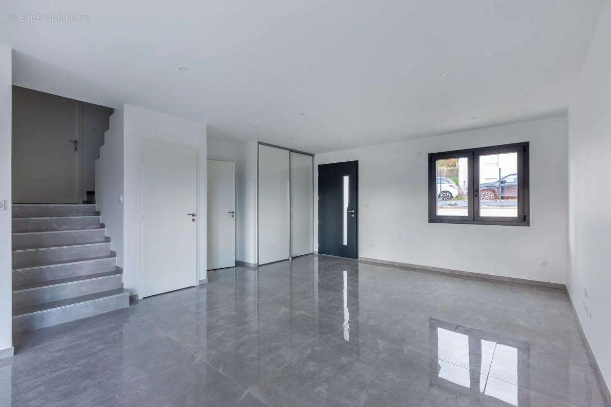 Maison à BOURGOIN-JALLIEU