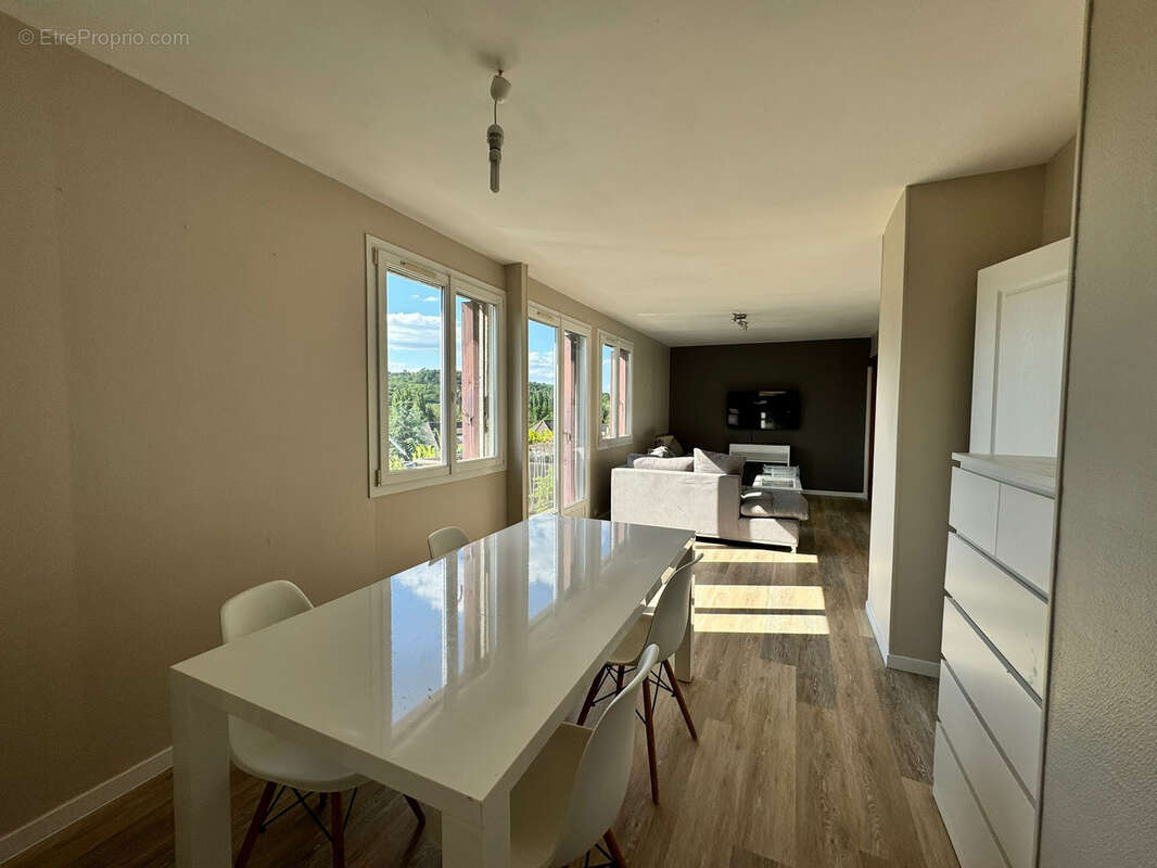Appartement à LA FERTE-ALAIS