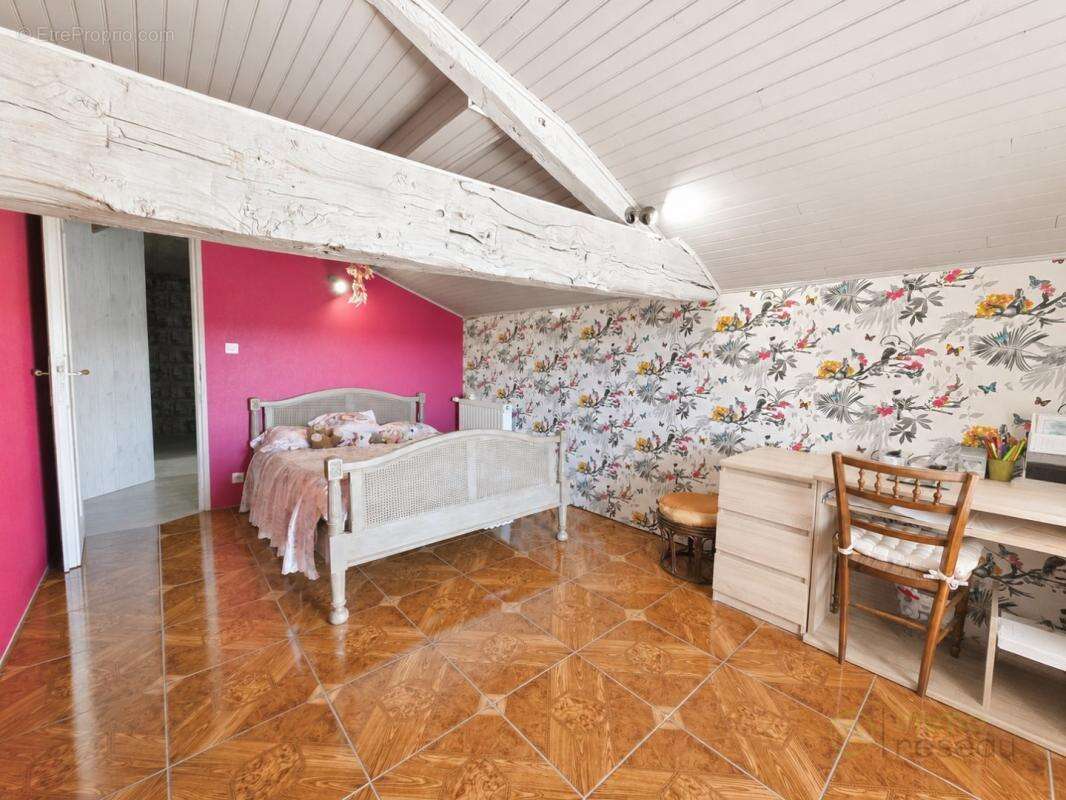 Maison 135 m² à Cellefrouin  - photo 10