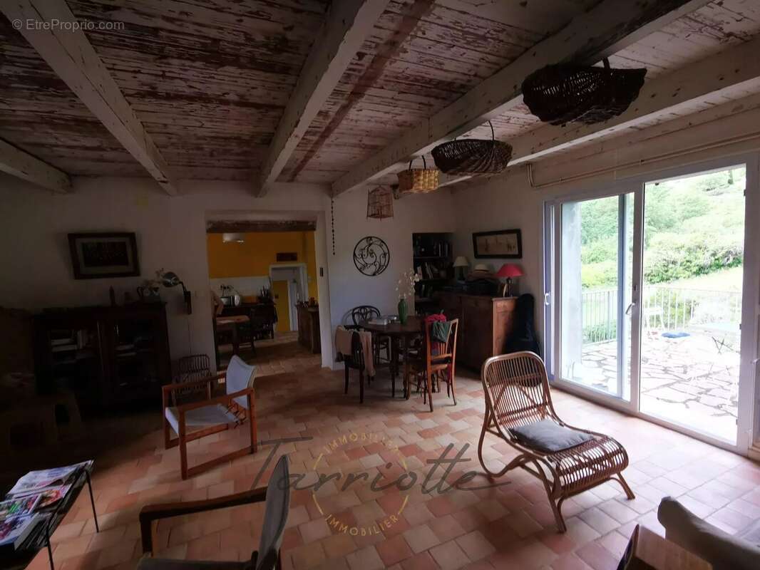 Maison à ALBA-LA-ROMAINE
