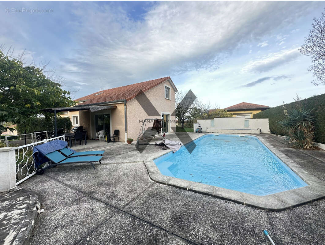 Maison à COMMELLE-VERNAY