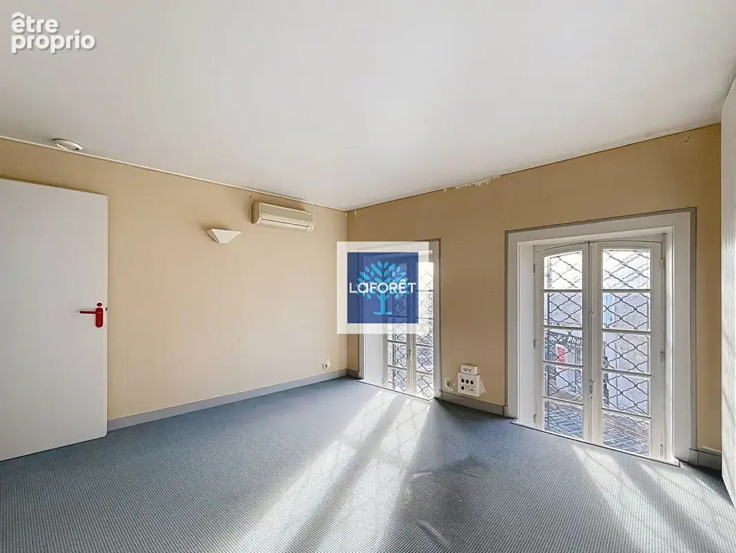 Local commercial d'environ 250m² au coeur de Jonzac - photo 5